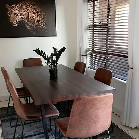 Emabheleni Executive Suites Westpoint Joanesburgo Quarto foto